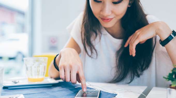 person getting a loan on their smartphone