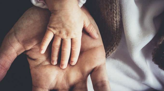 parent bonding with child